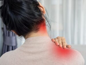 横浜整体ととのうが教える、花粉症による首肩こりを緩和する首温めケア